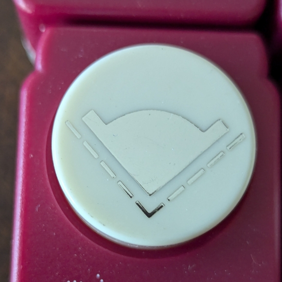 CRAFTERS - SCRAPBOOK - Emagination hole punchers - Picture 8 of 11